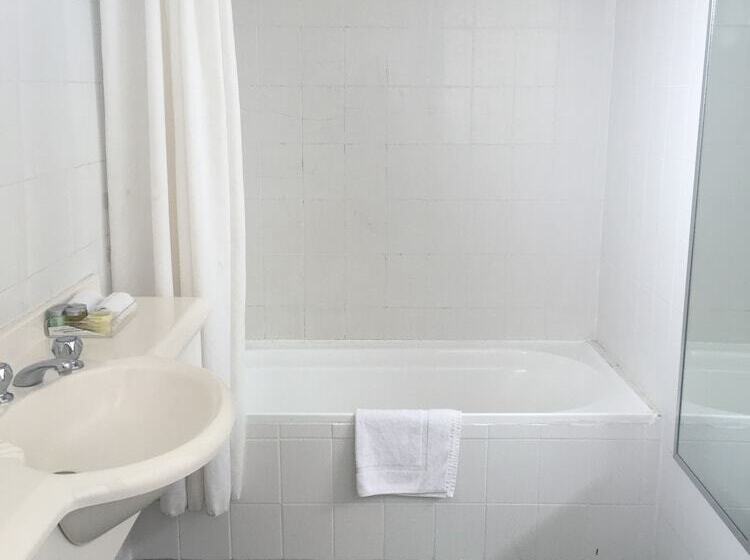 패밀리 룸, Abcot Inn