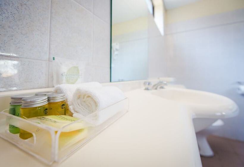 패밀리 룸, Abcot Inn