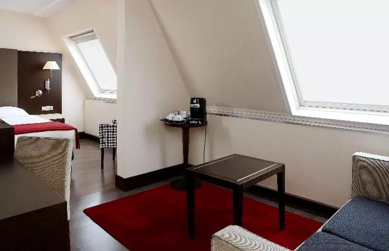 سوییت جونیور, Brussels Louise