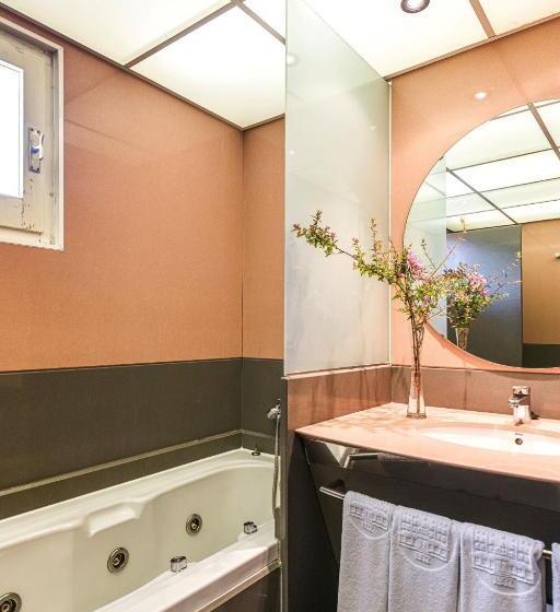 اتاق استاندارد چهار تخته, Coma