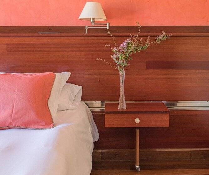 اتاق استاندارد سه نفره, Coma