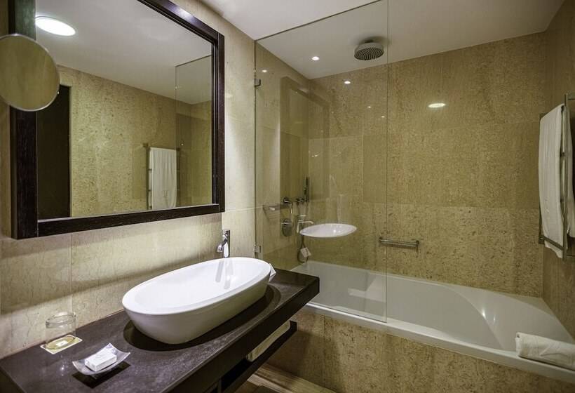 سوئیت پریمیوم, Epic Sana Luanda