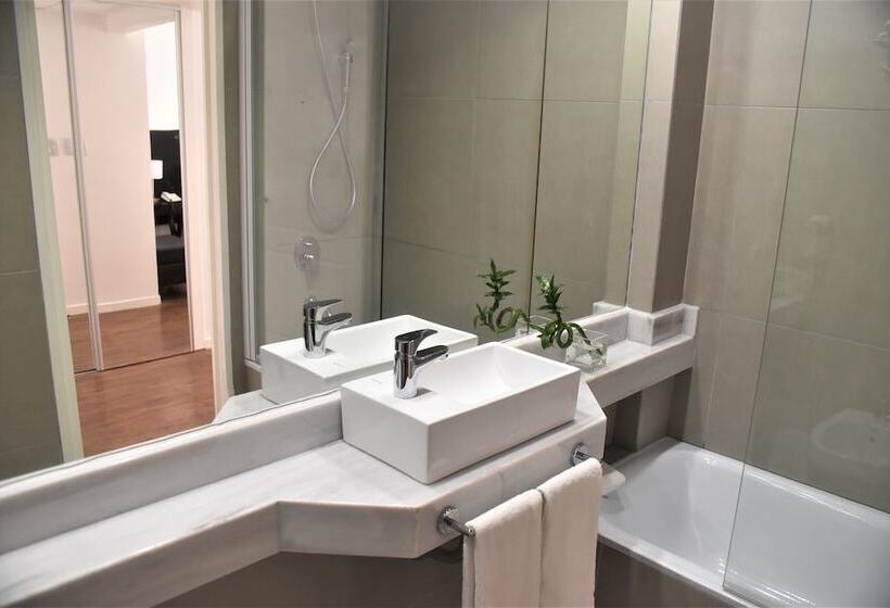 اتاق استاندارد سه نفره, Grand King