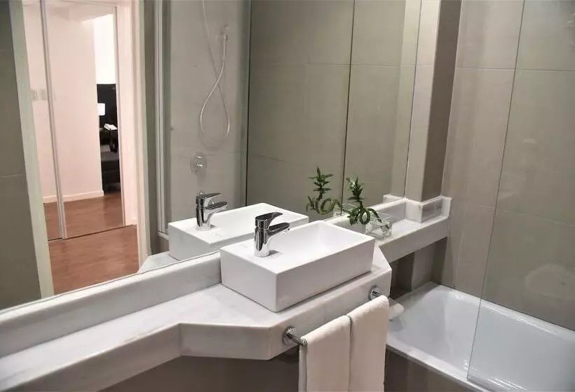 Standard Kolmen Hengen Huone, Grand King