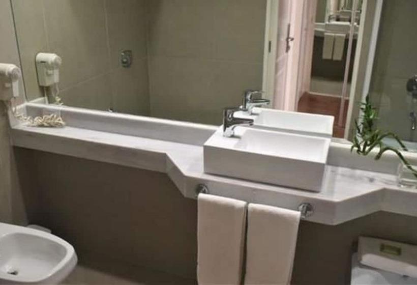 اتاق استاندارد سه نفره, Grand King