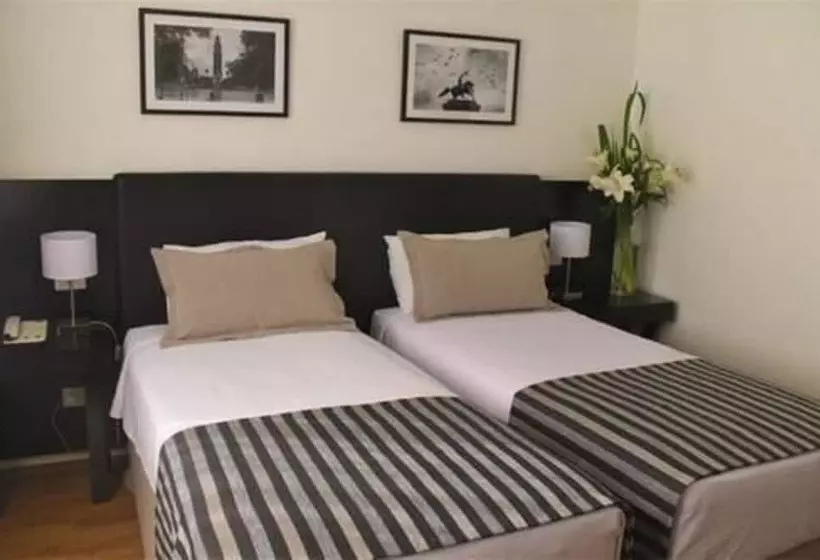 Standard Kolmen Hengen Huone, Grand King