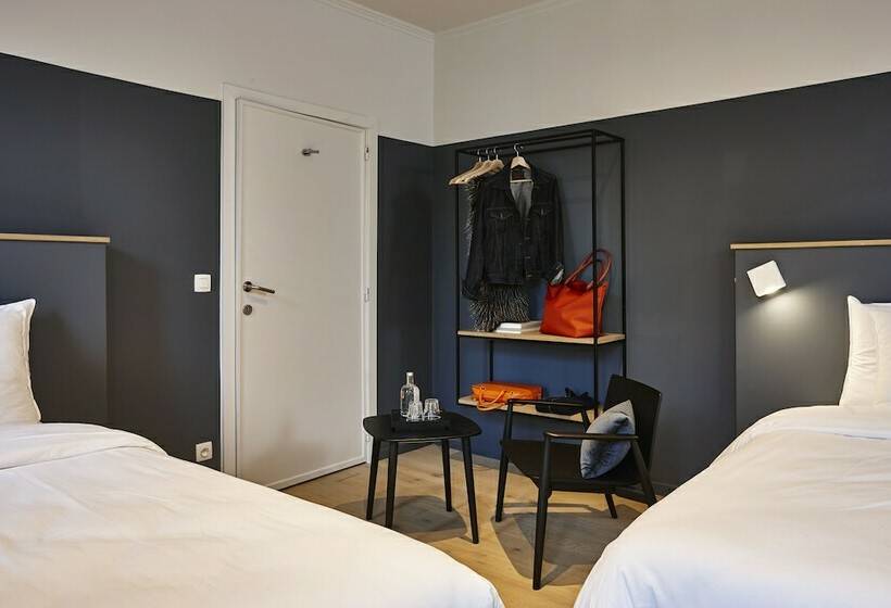 Семейный Номер, Monsieur Ernest