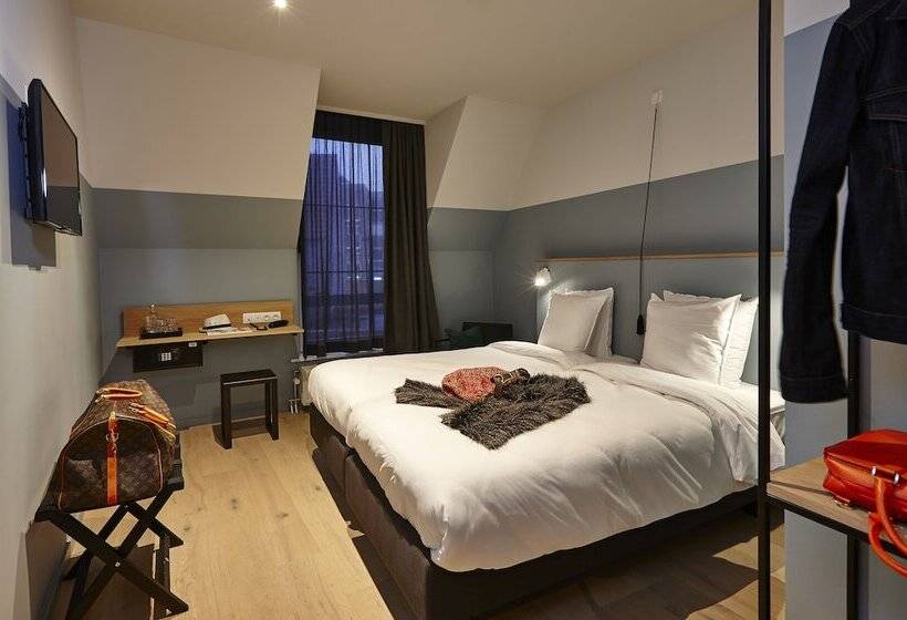 Номер Стандарт, Monsieur Ernest