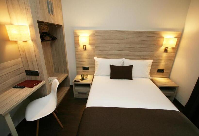 اتاق عادی, Pyrenees