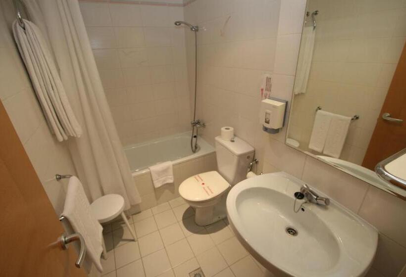 اتاق عادی, Pyrenees