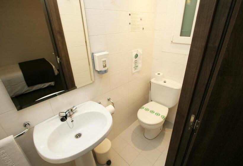 اتاق عادی یک تخته, Pyrenees