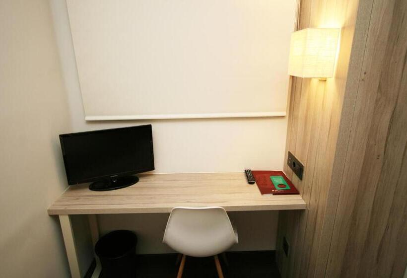 اتاق عادی یک تخته, Pyrenees