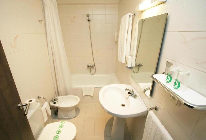 اتاق استاندارد, Pyrenees