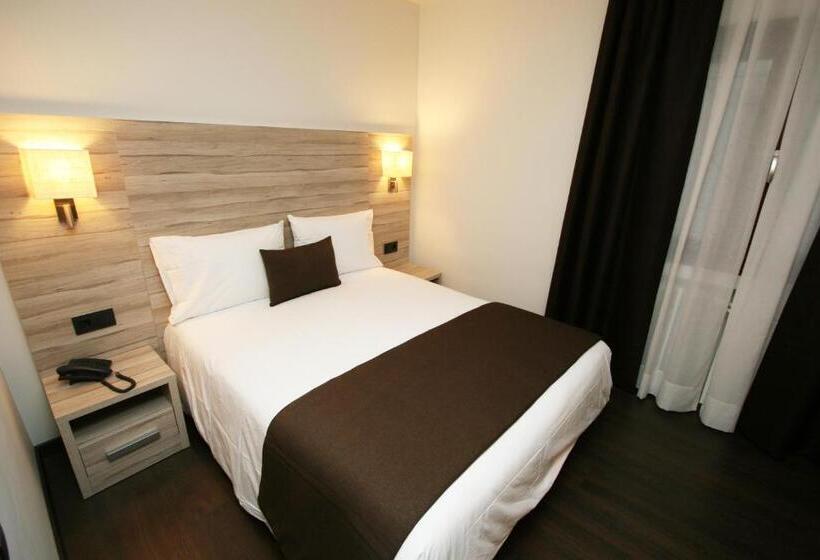 اتاق استاندارد اینتریور, Pyrenees