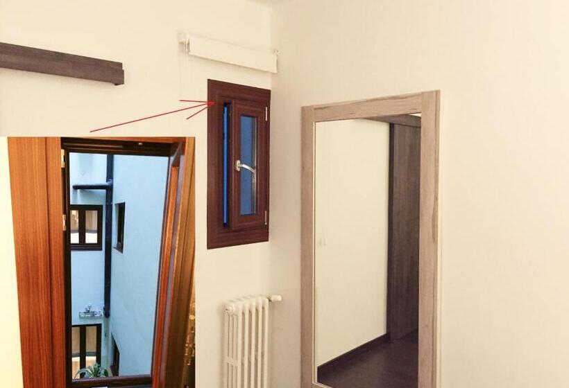 اتاق استاندارد اینتریور, Pyrenees