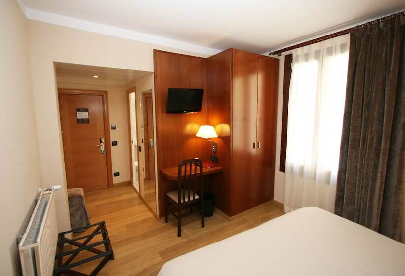 اتاق استاندارد, Pyrenees