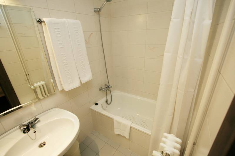 اتاق استاندارد اینتریور, Pyrenees