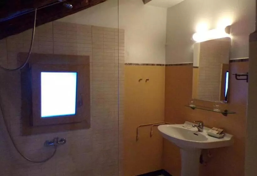 سوییت جونیور, Roc De St Miquel & Apartment
