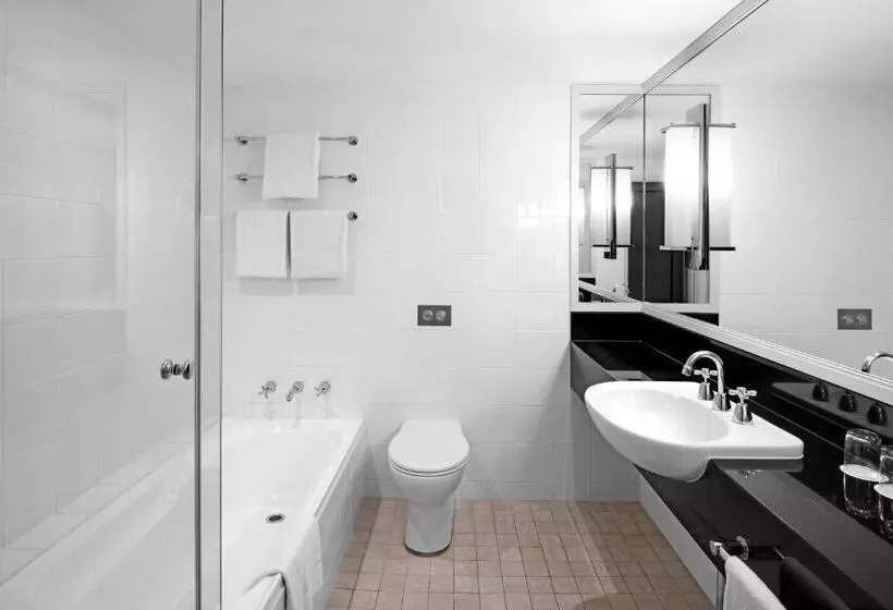 اتاق دلوکس با تخت کینگ و چشم‌انداز شهر, Sydney Harbour Marriott Hotel At Circular Quay