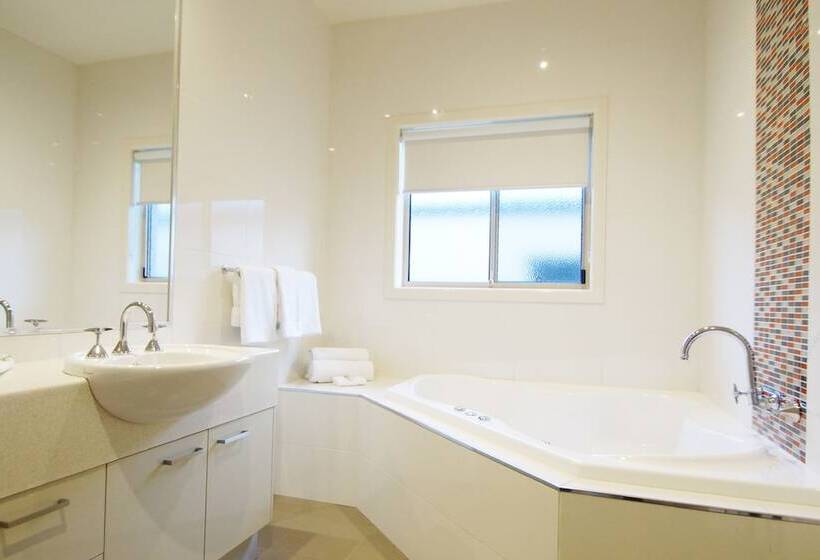 اتاق استاندارد با تخت بزرگ, The Wyndhamere Motel Shepparton