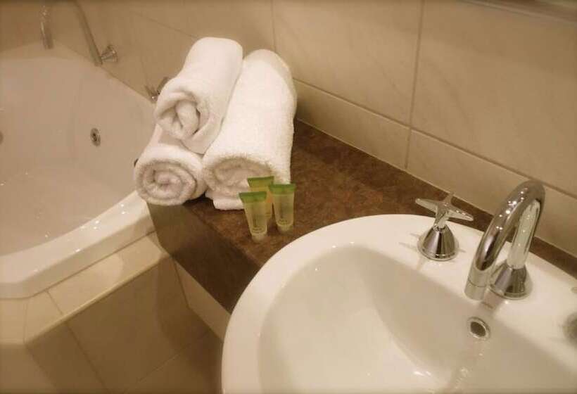 اتاق خانوادگی, The Wyndhamere Motel Shepparton