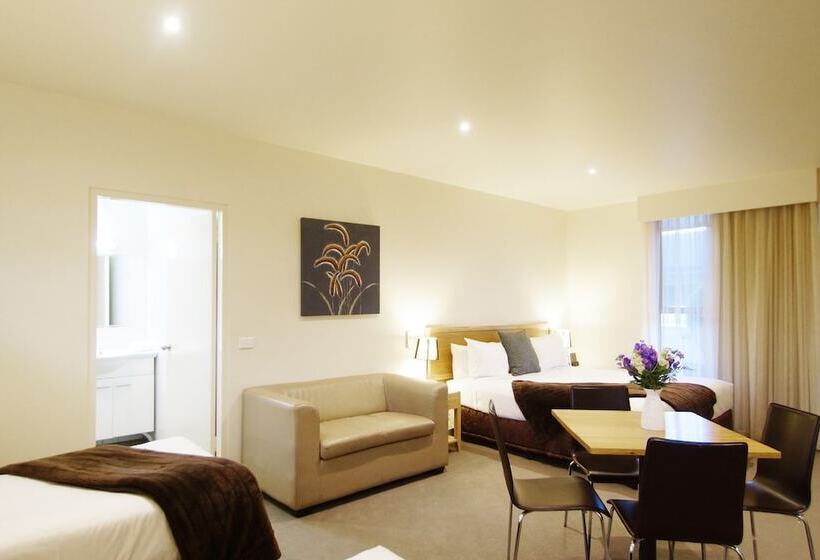 اتاق خانوادگی, The Wyndhamere Motel Shepparton