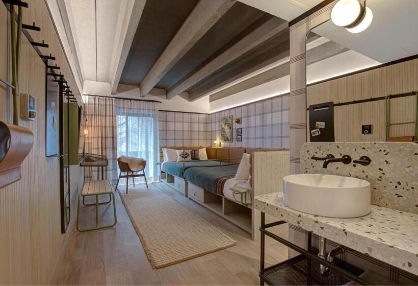 חדר סטנדרט עם מיטת קווין, Moxy Banff