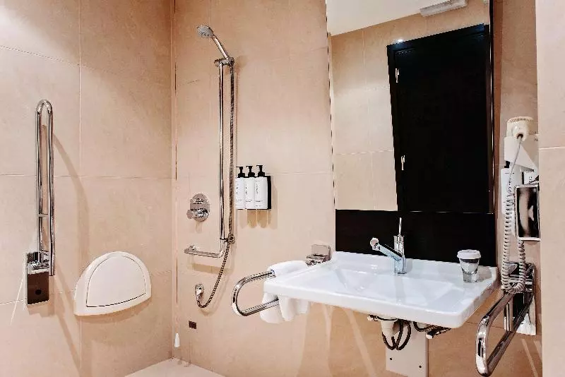 身障者適用スタンダードルーム, Crowne Plaza Bratislava, An Ihg