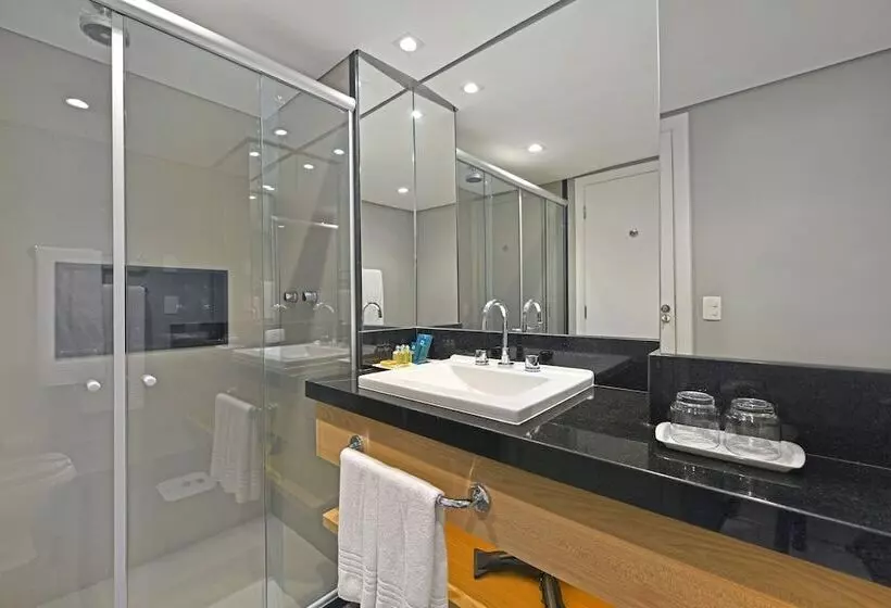 Quarto deluxe, Deville Prime Salvador