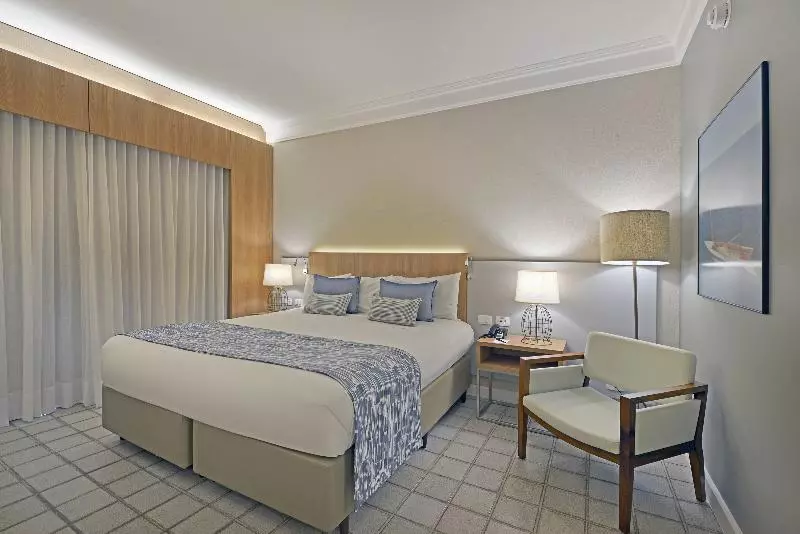 Quarto deluxe, Deville Prime Salvador