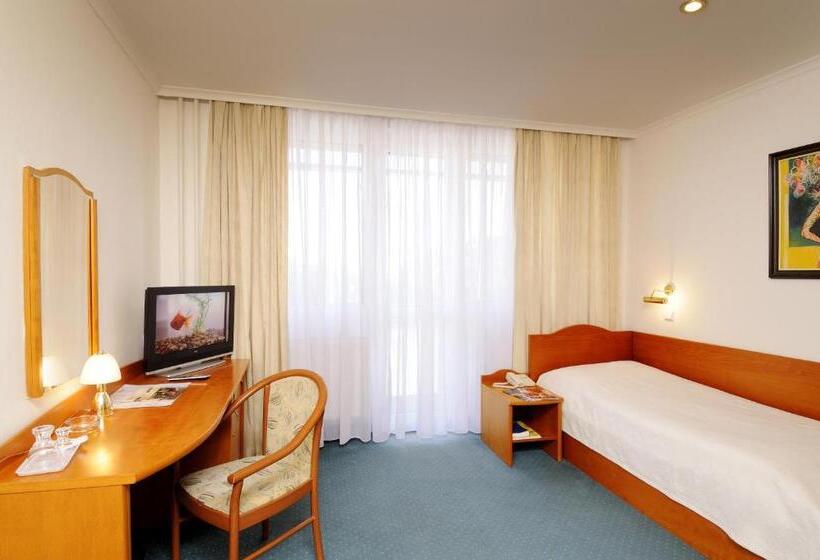 غرفة قياسية فردية, Dukla