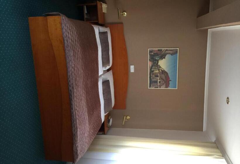 غرفة كلاسيكية ثلاثية, Dukla