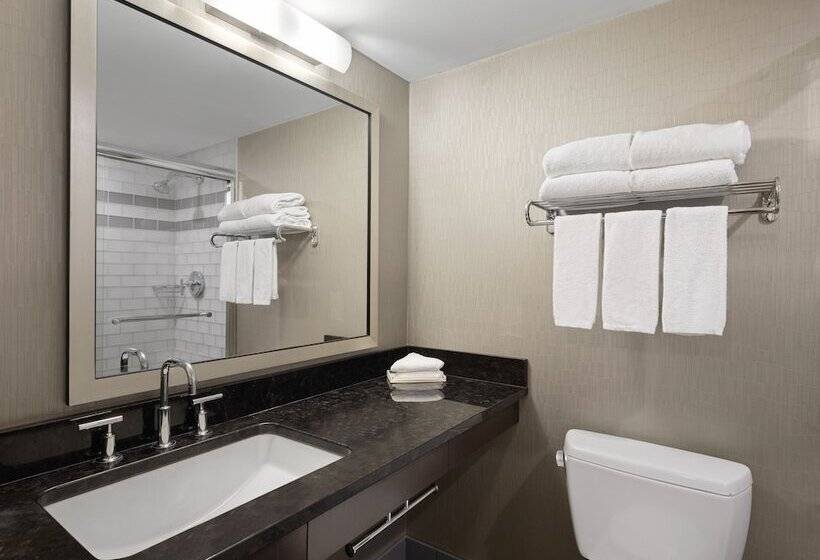 חדר סטנדרט, Holiday Inn Calgary Airport, An Ihg