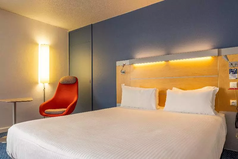 キングサイズベッドのスタンダードルーム, Holiday Inn Express & Suites Ghent By Ihg