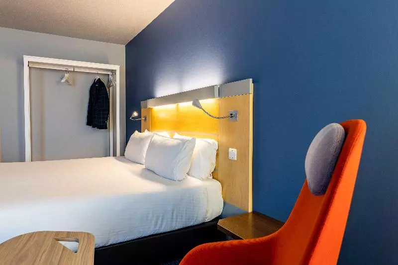キングサイズベッドのスタンダードルーム, Holiday Inn Express & Suites Ghent By Ihg
