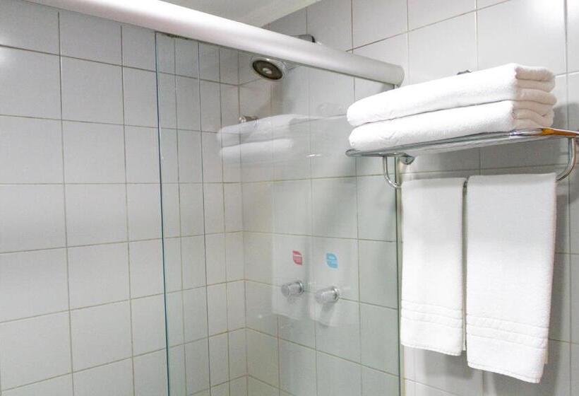 Camera Tripla Standard, Oft San Conrado