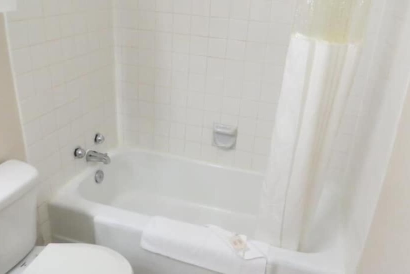 חדר דלוקס, Ramada By Wyndham Edmonton South