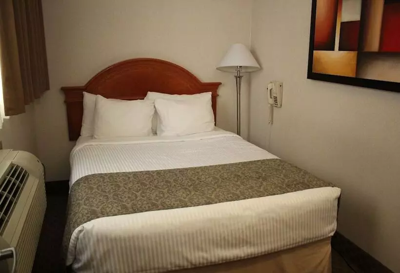استودیوی استاندارد, Ramada By Wyndham Edmonton South