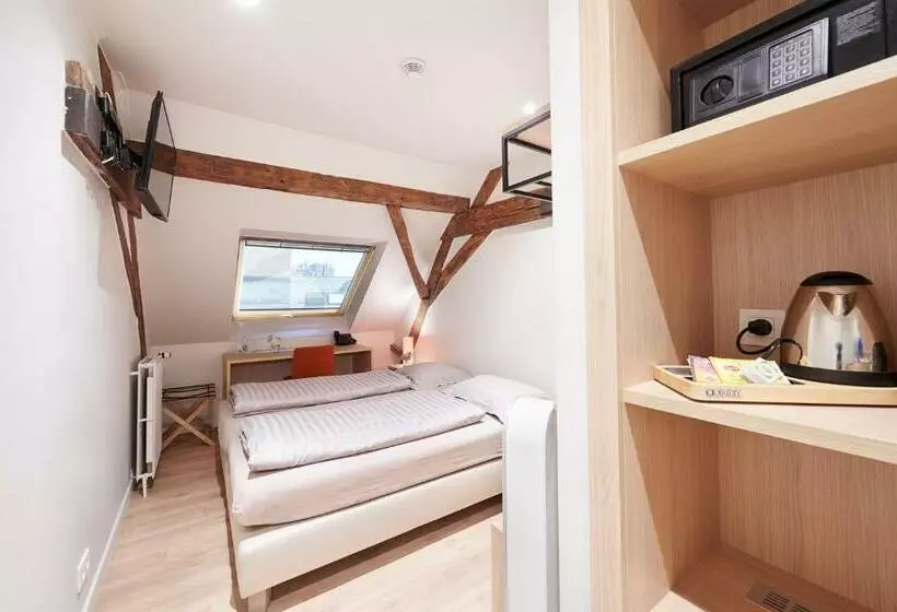 Economy Kamer, Royal Astrid