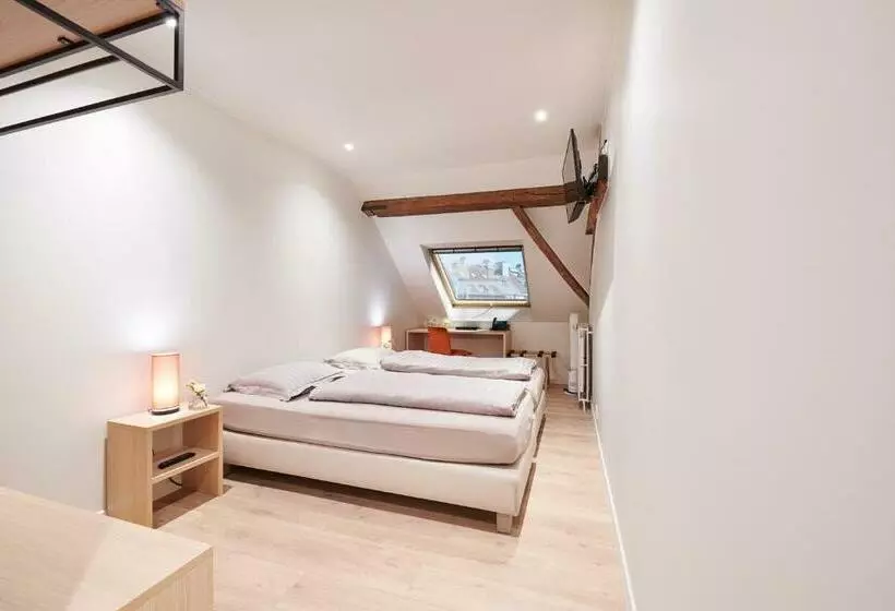 Economy Kamer, Royal Astrid
