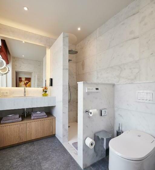 Номер Deluxe Кровать Кинг, Royal Astrid