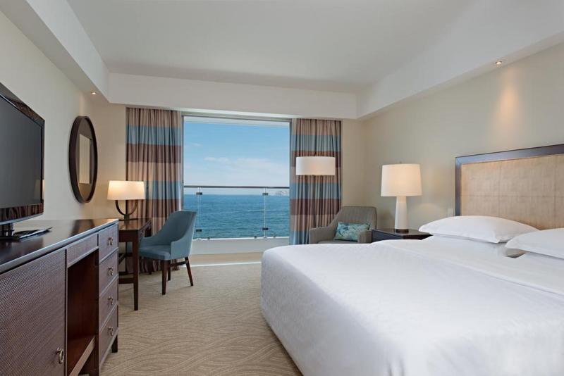 غرفة قياسية مطلّة علي البحر, Sheraton Grand Rio Hotel & Resort
