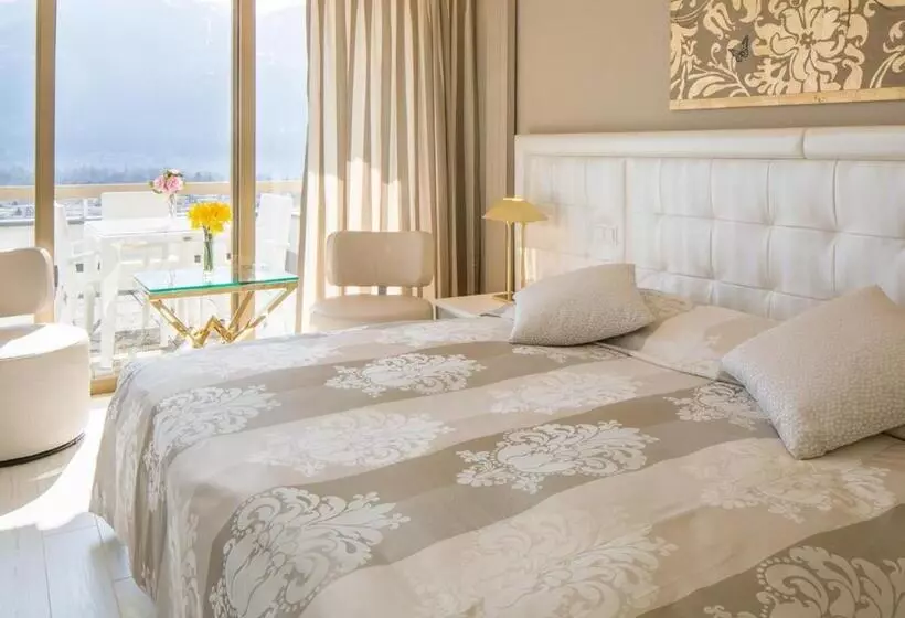 اتاق لوکس با چشم‌انداز دریاچه, Ascona