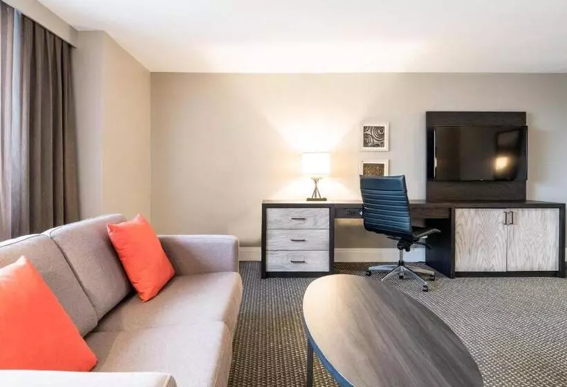 اتاق اجرایی با تخت بزرگ, Crowne Plaza Hotel Moncton Downtown, An Ihg