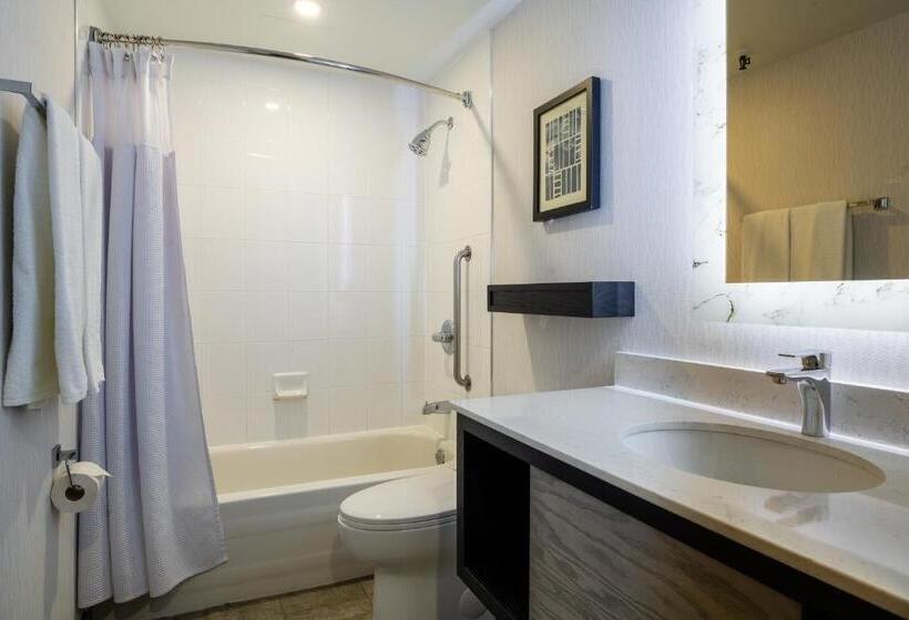 اتاق استاندارد, Crowne Plaza Hotel Moncton Downtown, An Ihg