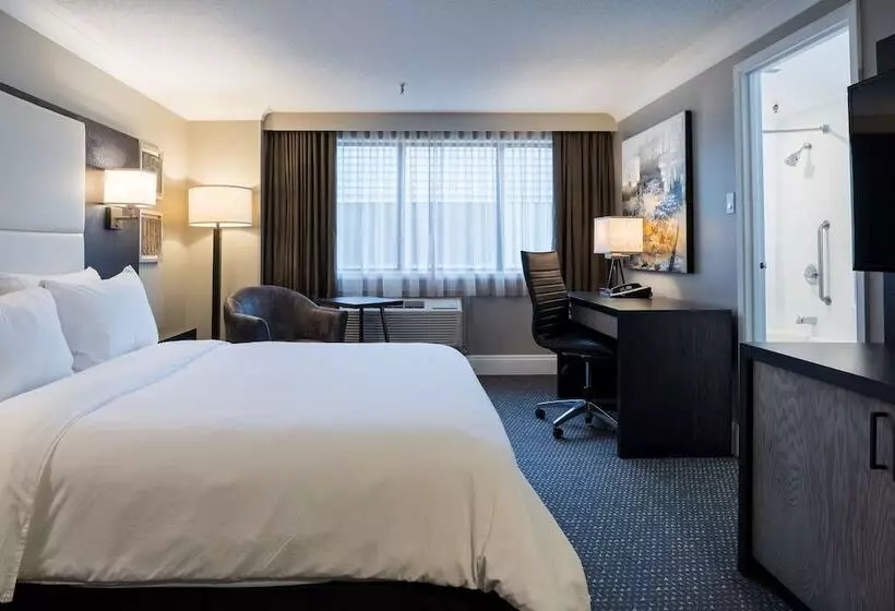 اتاق استاندارد, Crowne Plaza Hotel Moncton Downtown, An Ihg