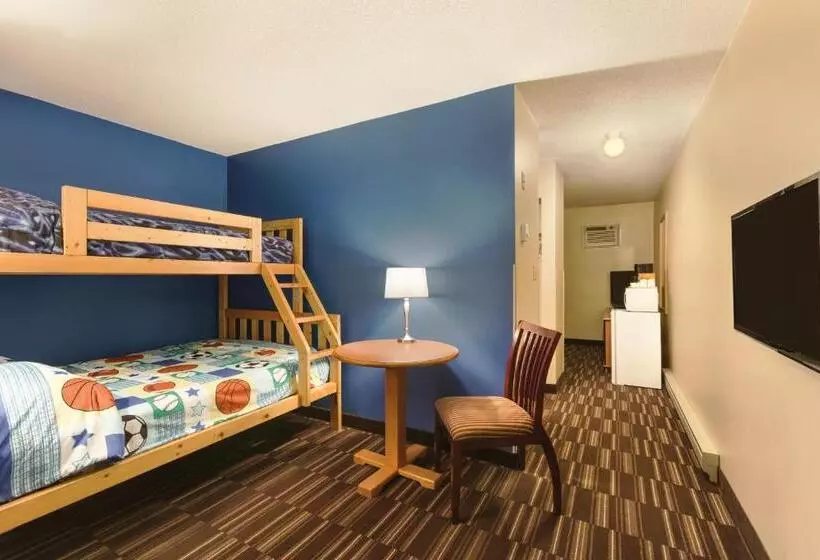 اتاق استاندارد با تخت‌های تاشو, Days Inn By Wyndham Nanaimo