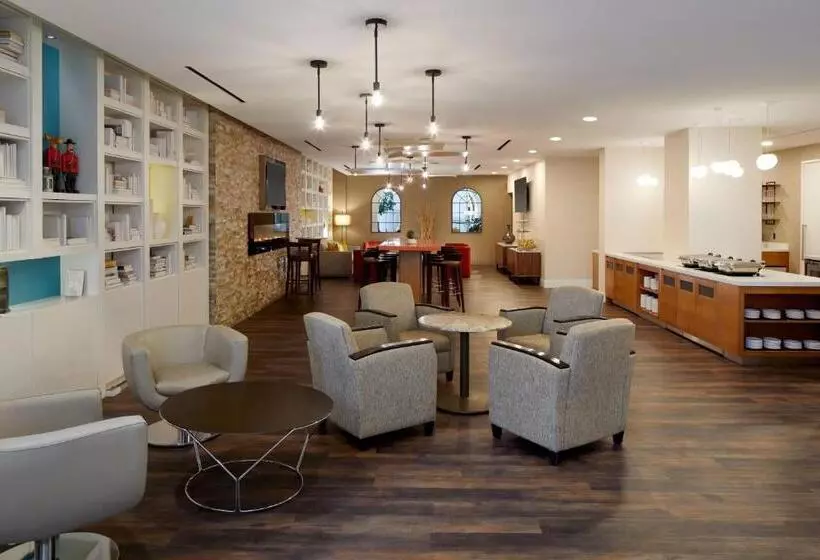 سوئیت کلاب, Delta Hotels By Marriott Ottawa City Centre