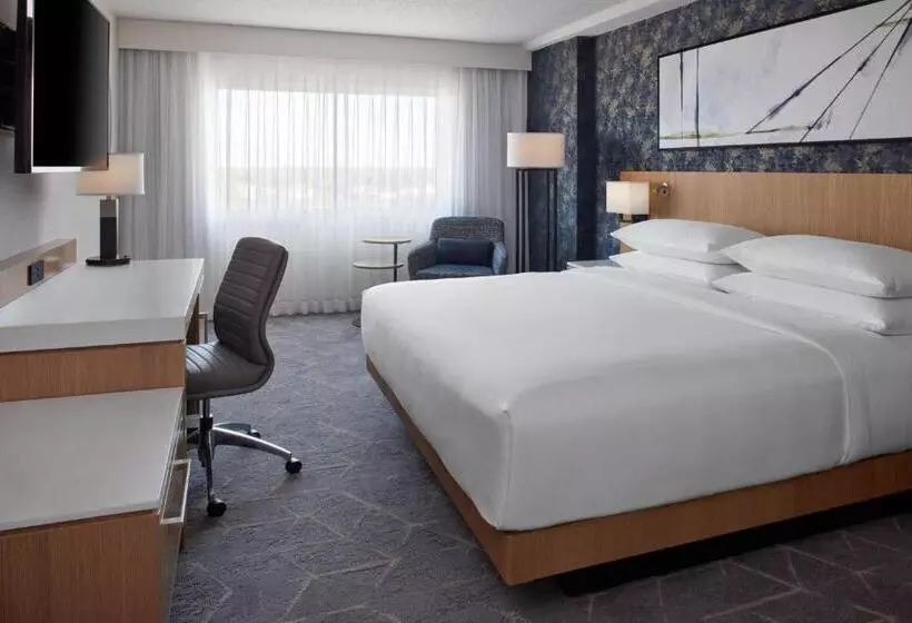 キングサイズベッドのスタンダードルーム, Delta Hotels By Marriott Saskatoon Downtown
