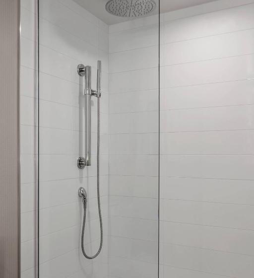 חדר סטנדרט עם מיטת קווין, Delta Hotels By Marriott Saskatoon Downtown